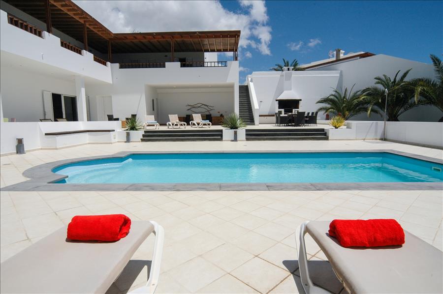 Playa Blanca Holiday Villa