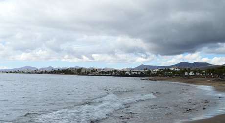 Cold Weather In Lanzarote Spoils Carnival Parade Spirit