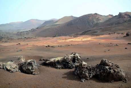 Tourists Caught Removing Volcanic Rocks and Olivine from Los Volcanes Natural Park