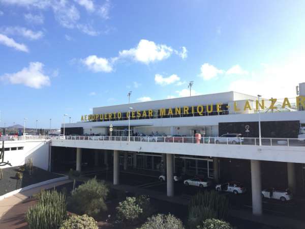 Lanzarote Airport Installs Barriers at Bus Parking Zone in Move to Improve Arrivals Traffic Flow