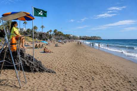 Lanzarote Beaches Add Symbols to Their Warning Flags
