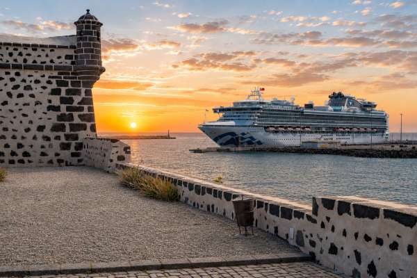 Record start to 2026 sees 403,000 Cruise Passengers Arrive in Arrecife