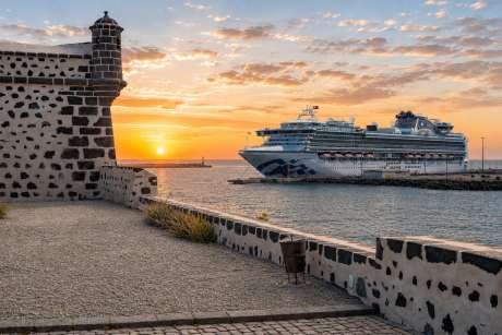 Record start to 2026 sees 403,000 Cruise Passengers Arrive in Arrecife